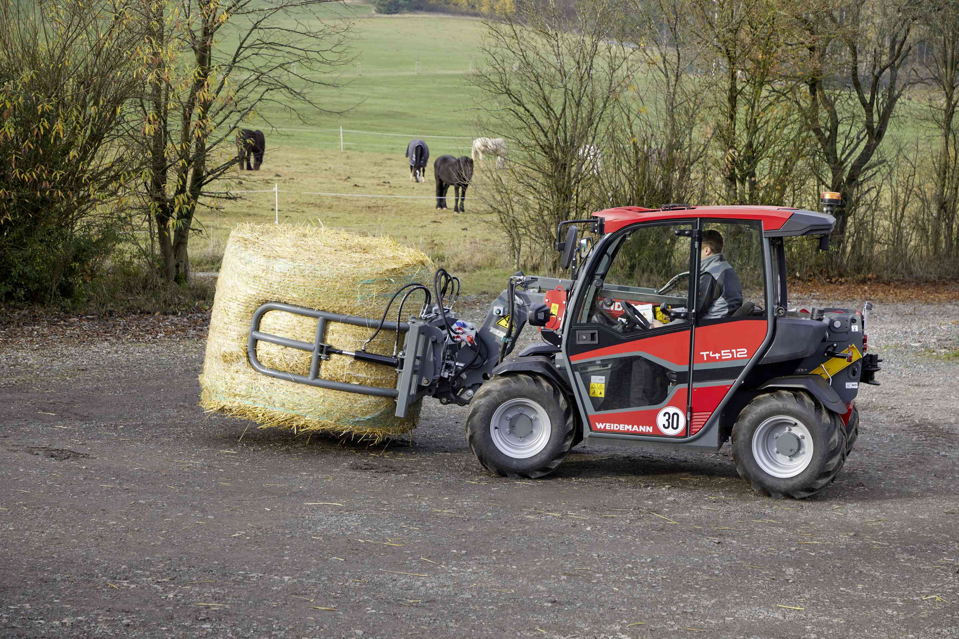 Wm_image_t4512_stage_v_rundballenzange_qk8a0526_action