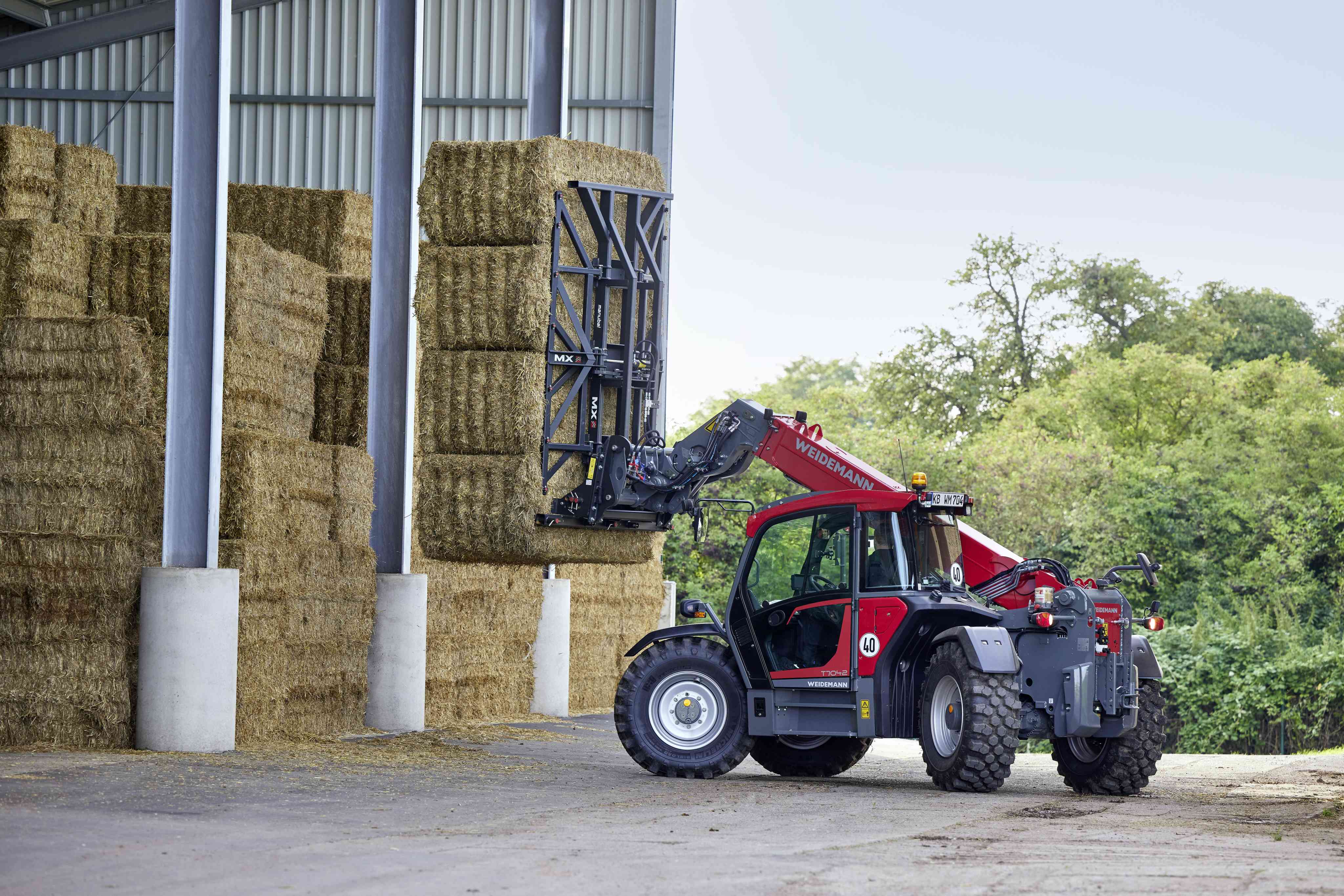 Wm_image_t7042_ballengreifer_hangar_0a5a0703_action