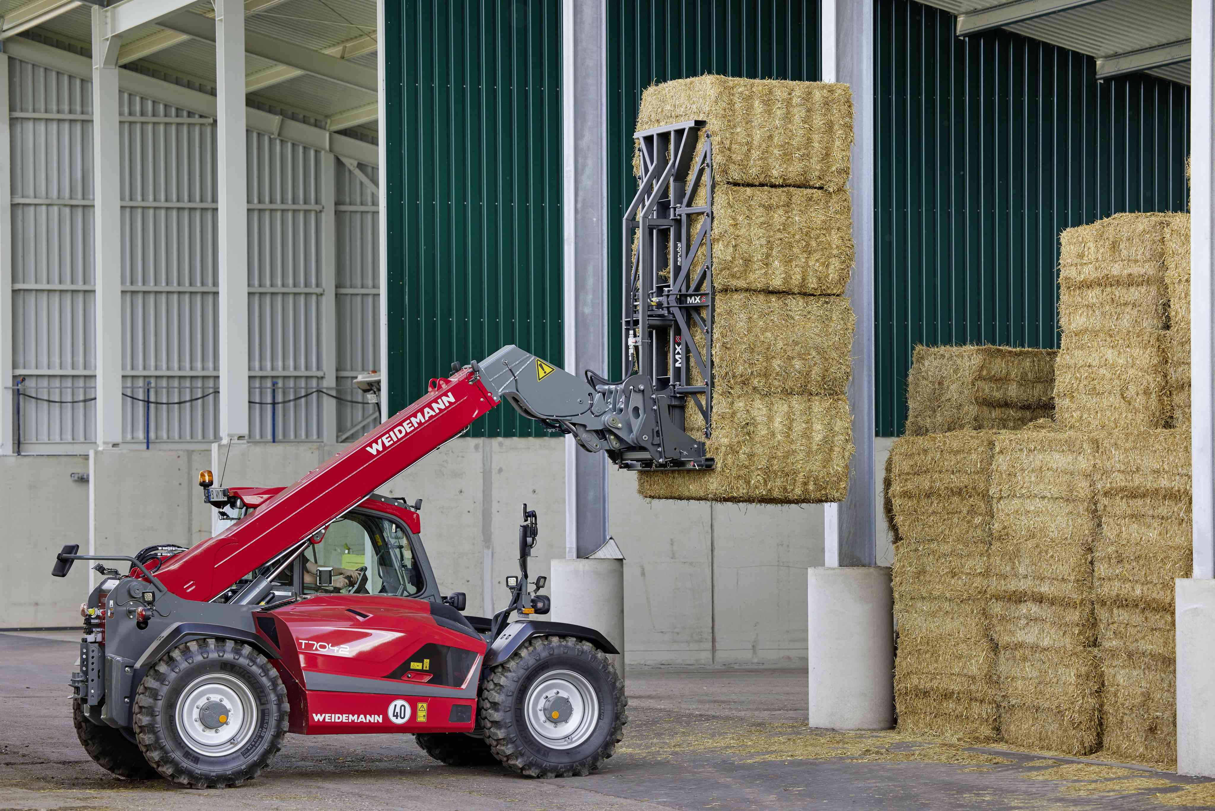 Wm_image_t7042_ballengreifer_hangar_112a0248_action
